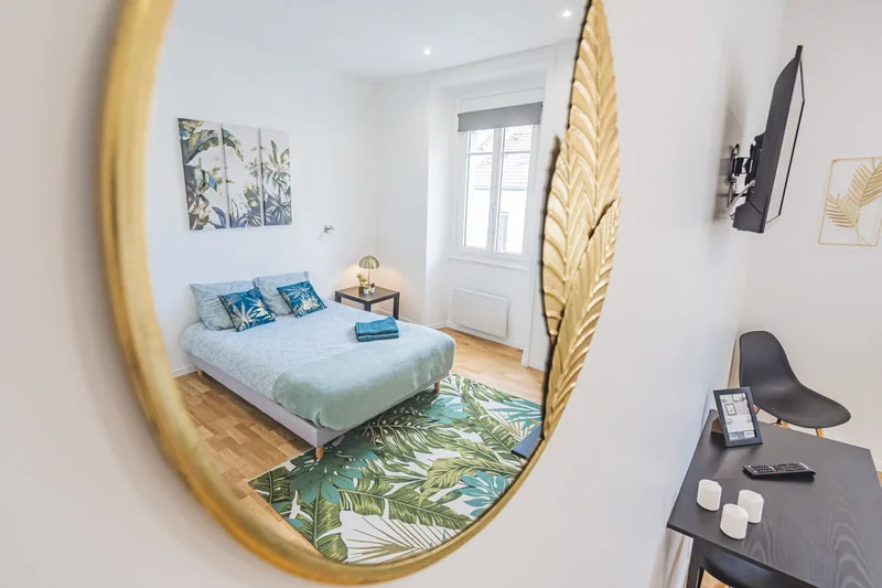 T2 lumineux avec patio intérieur à Fontainebleau, confié à Coolok